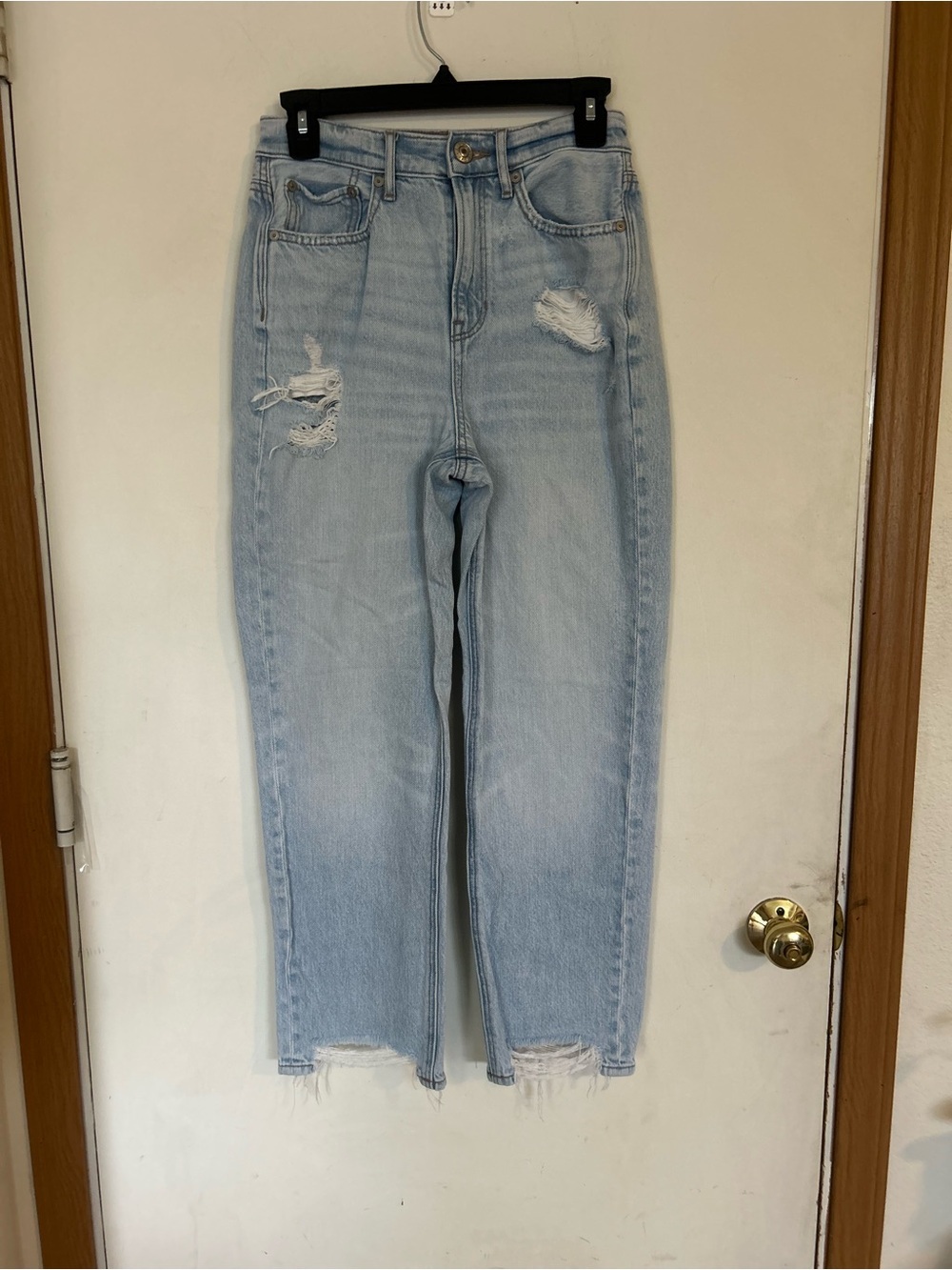 American Eagle highest rise 90s boyfriend size
2 regular